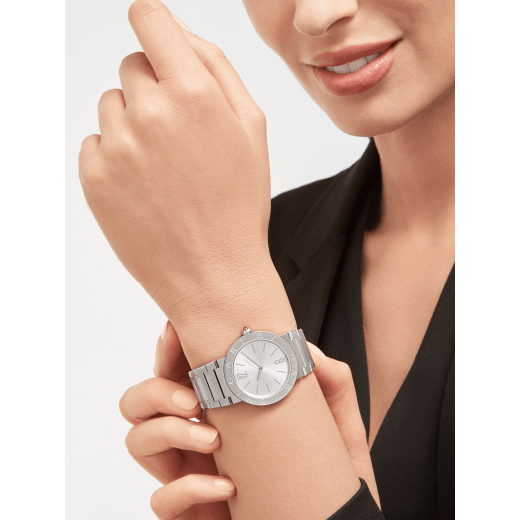BULGARI BULGARI LADY 腕錶，精鋼錶殼和錶帶，精鋼錶圈鐫刻雙品牌標誌，銀色太陽紋錶盤。防水深度 30 公尺。 103575 image 4
