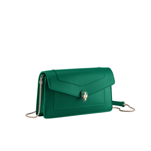 Serpenti Forever chain pochette in Perla White calf leather with crystal rose nappa leather lining. Captivating snakehead magnetic closure in gold-plated brass embellished with Perla White enamel and gold-plated scales, and black onyx eyes. SEA-CHPOCHETTER image 1