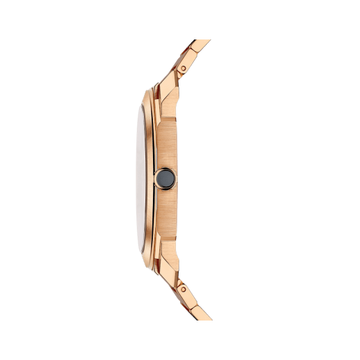 Часы Octo Finissimo Automatic, ультратонкий мануфактурный механизм с автоматическим заводом (толщина 2,23 мм), корпус диаметром 40 мм и браслет из розового золота 18 карат с сатинированными и полированными поверхностями, циферблат из розового золота 18 карат с вертикальным сатинированием, украшенный изображением в виде эскиза часового механизма. Водонепроницаемость до 100 метров. Лимитированная серия из 70 экземпляров 104165 image 3