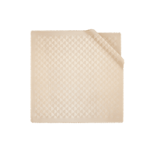 Foulard Maxi Calla Metal en laine et soie fine couleur crème et or. Modèle confectionné à 60&nbsp;% de soie et 40&nbsp;% de laine. MAXICALLAMETALST image 1