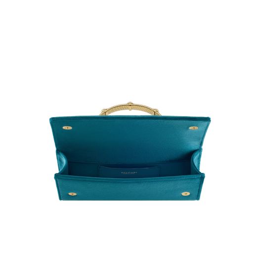 Pochette de soirée Bvlgari Tubogas Cabochon en velours noir avec doublure en cuir nappa noir. Poignée Tubogas emblématique en laiton doré ornée de pierres colorées taille cabochon, de zircones et d’un fermoir magnétique. TGC-001-1393S-velvet image 3