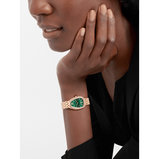 SERPENTI SEDUTTORI Lady Watch. 33 mm rose gold 18kt case and bracelet. 18 kt rose gold bezel and crown set with 1 cab cut pink rubellite. Malachite dial and bracelet with folding clasp. Quartz movement, hours and minutes functions. Water-resistant up to 30 metres. 103944 image 1