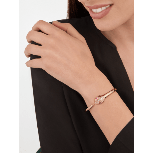 Serpenti bracelet in 18 kt rose gold, set with rubellite eyes and demi-pavé diamonds on the head and the tail. BR857813 image 3