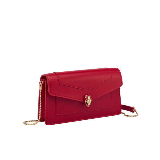 Serpenti Forever chain pochette in Perla White calf leather with crystal rose nappa leather lining. Captivating snakehead magnetic closure in gold-plated brass embellished with Perla White enamel and gold-plated scales, and black onyx eyes. SEA-CHPOCHETTER image 1