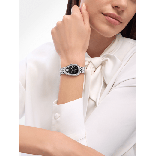 Serpenti Seduttori automatic watch in stainless steel with diamond-set bezel and black lacquered dial. Water-resistant up to 30 metres 104062 image 1
