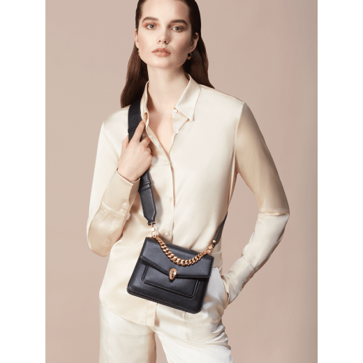 "Serpenti Forever" small maxi chain crossbody bag in peach nappa leather, with Lavander Amethyst lilac nappa leather internal lining. New Serpenti head closure in gold plated brass, finished with small pink mother-of-pearl scales in the middle and red enamel eyes. 1134-MCNa image 7
