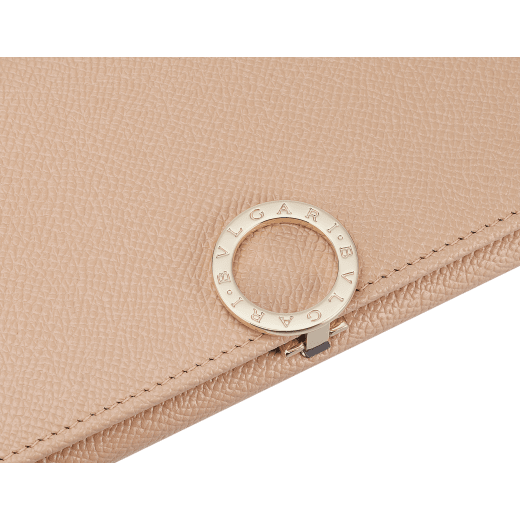 BULGARI BULGARI large wallet in shell quartz pink bright grain calf leather with liquorice garnet dark bordeaux nappa leather interior. Iconic light gold-plated brass clip with flap closure. 579-WLT-SLI-POC-Cla image 4