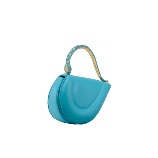 Sac à main Serpenti Cuore 1968 en cuir de veau couleur rose étoilé avec doublure en cuir nappa couleur rose cristal. Captivante poignée supérieure en forme de serpent en laiton doré, ornée d'écailles en émail couleur rosé étoilé et d'yeux en zircones. Fermoir à bouton-pression. SRN-001-1326S image 2