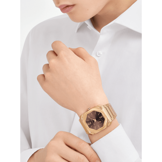 Octo Finissimo Automatic 腕錶，搭載超薄機械機芯（厚 2.23 公釐），自動上鍊，緞面拋光 18K 玫瑰金錶殼和錶帶，棕色漆面錶盤飾以太陽紋。防水深度 100 公尺。 103637 image 2