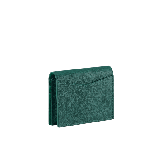 Gefaltetes Bvlgari Bvlgari Man Visitenkartenetui aus schwarzem genarbten Kalbsleder. Ikonischer Dekor aus palladiumbeschichtetem Messing und gefalteter Verschluss. BBM-BC-HOLD-SIMP-R image 3