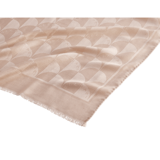 Maxi Calla stole in fine white silk wool. Made of 60% silk and 40% wool. MAXICALLA-ST image 2