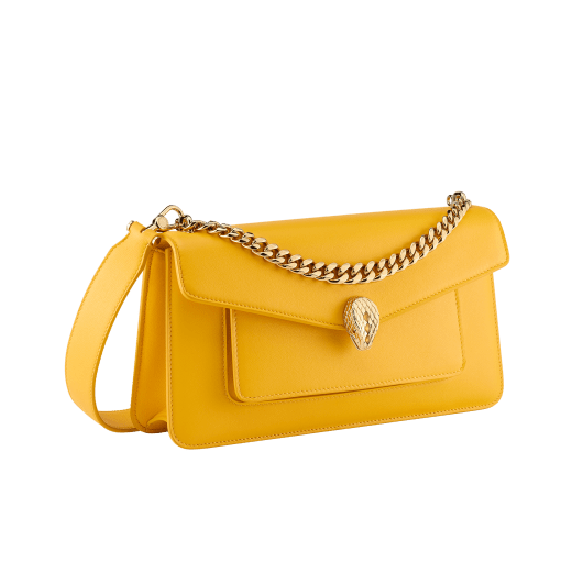 Serpenti East-West Maxi Chain medium shoulder bag in foggy opal gray Metropolitan calf leather with linen agate beige nappa leather lining. Captivating snakehead magnetic closure in gold-plated brass embellished with gray agate scales and red enamel eyes. SEA-1238-MCCL image 6