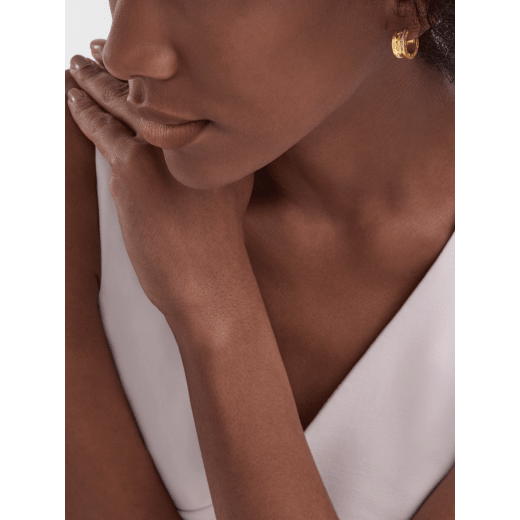 B.zero1 18 kt yellow gold hoop earrings set with pavé diamonds on the edges 361778 image 1