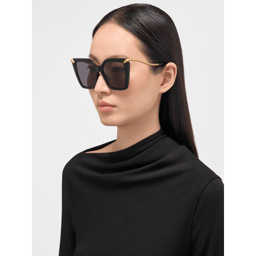 Serpenti “Viper” 蝴蝶型醋酸纖維太陽眼鏡，金色鏡腳。 BV40002I image 1