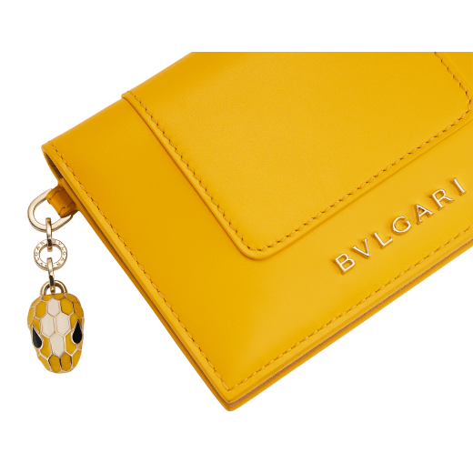 Serpenti Forever folded card holder in coral carnelian orange calf leather with flamingo quartz pink nappa leather interior. Captivating light gold-plated brass snakehead charm with red enamel eyes, and press-stud closure. SEA-CC-HOLDER-FOLD-Cla image 4