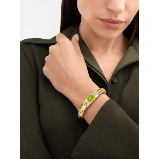 Bvlgari Tubogas 18 kt yellow gold bracelet set with an emerald-cut tourmaline, mother-of-pearl inserts and pavé diamonds BR860879 image 1