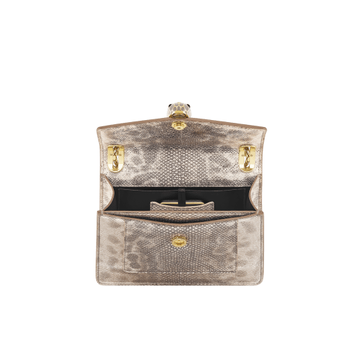 Piccola borsa a spalla Serpenti Forever Day-to-Night in karung lucido Cabochon blu intenso con borchie metalliche e fodera in nappa nera. Accattivante chiusura magnetica Serpenti in ottone placcato oro chiaro con squame in smalto blu intenso brillante e ottone placcato oro chiaro e occhi in onice nera. SEA-1281-P image 3