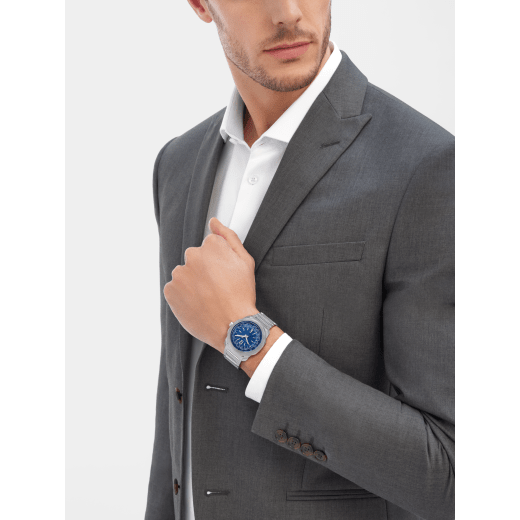 Octo Roma WorldTimer watch with interchangeable satin-polished stainless steel bracelet and additional blue rubber strap, satin-polished stainless steel case and matte blue Clous de Paris dial. Mechanical manufacture movement with automatic winding, WorldTimer, 24 time zones and 24-hour indicator. Water-resistant up to 100 metres. 103762 image 1