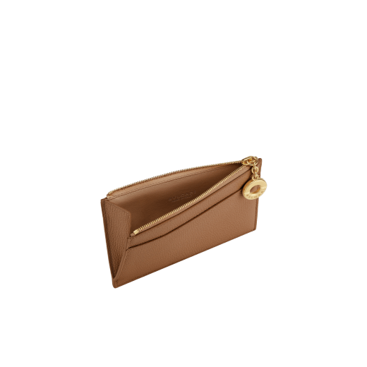 Bvlgari Roma zipped card holder in Bright Travertino soft drummed calf leather with Bright Travertino nappa leather interior. Zip closure with iconic light gold-plated brass zip puller engraved with the Bvlgari logo. BVR-ZIP-CCHOLDER image 2