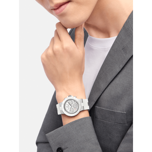 Bvlgari Aluminium Special Edition Chronograph watch with mechanical manufacture movement, automatic winding and chronograph, 40 mm sandblasted aluminium case, white rubber bezel and bracelet, and varnish white dial. Water-resistant up to 100 metres 104235 image 3