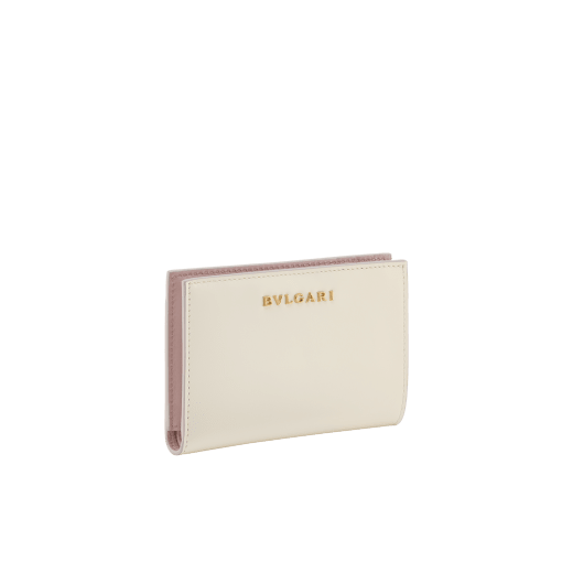 Serpenti Forever folded card holder in light gold Striated calf leather with linen agate nappa leather interior. Captivating snakehead décor in light gold-plated brass embellished with champagne enamel and light gold-plated brass scales, and black enamel eyes; press-button closure. SEA-CC-HOLD-FOLD-R image 3