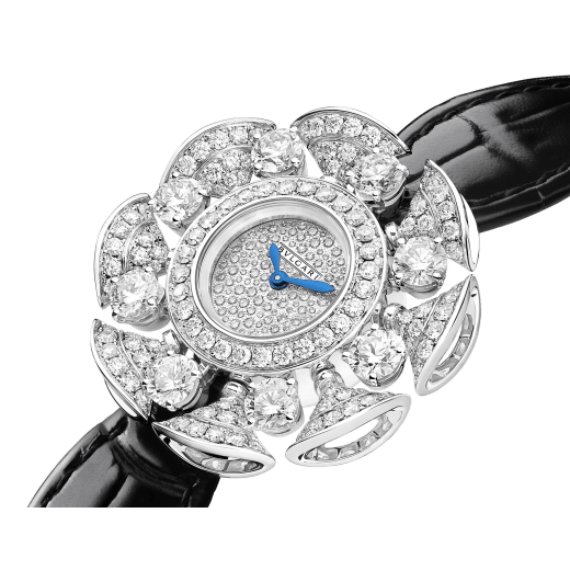Divas' Dream High Jewellery Uhr mit Gehäuse aus 18 Karat Weißgold mit beweglichen Blütenblättern mit 8 großen runden Diamanten im Brillantschliff und weiteren runden Diamanten im Brillantschliff, Zifferblatt mit Diamant-Pavé und Armband aus schwarzem Alligatorleder. Wasserdicht bis 30 Meter. 103474 image 3