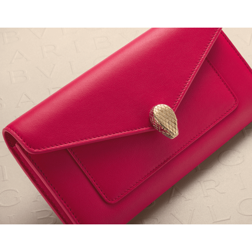 Serpenti Forever large wallet in Niagara sapphire blue calf leather with coral carnelian orange nappa leather interior. Captivating snakehead press button closure in light gold-plated brass finished with red enamel eyes. SEA-6CCWALLET image 6