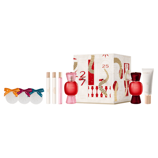 Immergiti nell’incanto delle festività natalizie e celebra la magia del dono con il calendario dell'avvento Allegra, contenente 7 regali speciali: una Eau de Parfum Bvlgari Allegra Baciami da 50 ml, una Eau de Parfum Bvlgari Allegra Fiori d’amore da 50 ml, una crema mani Bvlgari Allegra Baciami da 40 ml, una Eau de Parfum Bvlgari Allegra Insieme da 10 ml, un'essenza Bvlgari Allegra Magnifying Musk da 10 ml, un'essenza Bvlgari Allegra Magnifying Bergamot da 10 ml e un trio di ceramiche profumabili. 42700 image 2