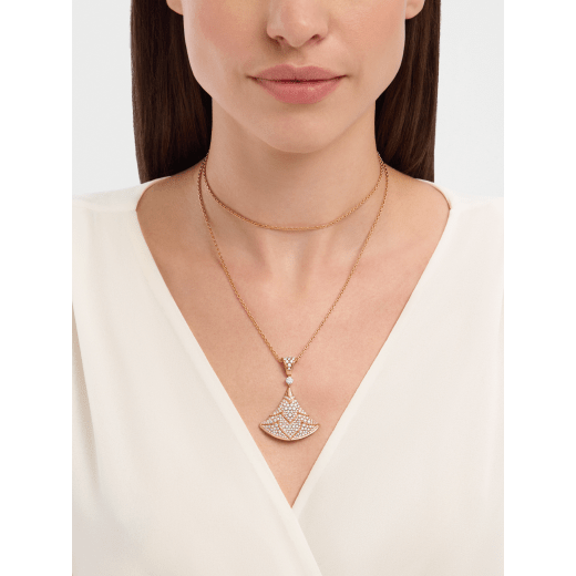 Divas' Dream 18 kt rose necklace set with a brilliant-cut diamond and pavé diamonds 361989 image 2