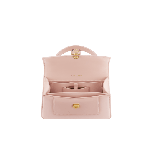 Mini borsa a mano Serpenti Forever in vitello rosso rubino con fodera in nappa rosso rubino. Accattivante chiusura magnetica Serpenti in ottone placcato oro con squame in smalto rosso rubino e ottone placcato oro e occhi in onice nera. SEA-001-1283XS image 3