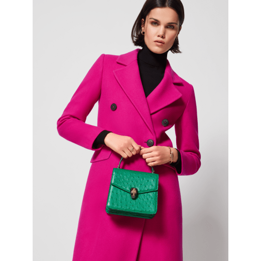 Serpenti Forever small top handle bag in vivid emerald green shiny ostrich skin with emerald green nappa leather lining. Captivating snakehead magnetic closure in light gold-plated brass embellished with black enamel and light gold-plated brass scales, and black onyx eyes. 293264 image 1
