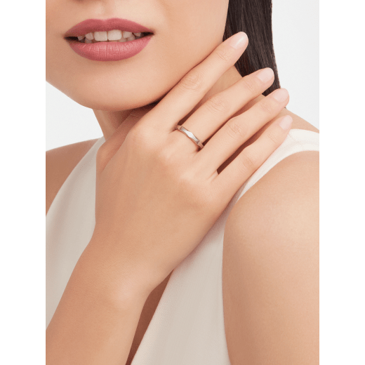 خاتم زواج إينفينتو من البلاتينوم. AN857693 image 3