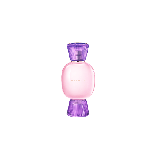A majestic floral woody fragrance that pays tribute to the beauty and alluring warm aura of the Italian woman. 41608 image 4