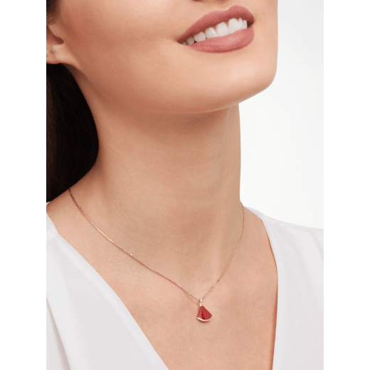 DIVAS' DREAM 18 kt rose gold necklace with 18 kt rose gold pendant set with one diamond and carnelian 350583 image 3