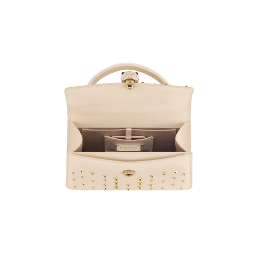 Mini borsa a mano Serpenti Forever in vitello Cabochon avorio opale con fodera in nappa beige opale chiaro. Accattivante chiusura magnetica Serpenti in ottone placcato oro chiaro con squame in smalto avorio opale e ottone placcato oro chiaro e occhi in onice nera. 293884 image 4