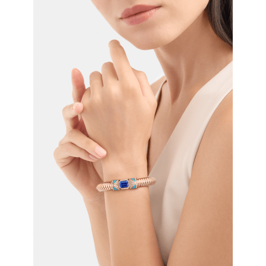 Bvlgari Tubogas 手環，採用 18K 玫瑰金，鑲飾祖母綠型切割坦桑石、綠松石元素與密鑲鑽石。 BR860609 image 2