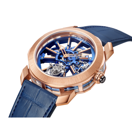 Часы Octo Tourbillon Sapphire, мануфактурный скелетонированный механизм с ручным заводом, парящий турбийон, корпус из розового золота 18 карат, диаметр 44 мм, средняя часть корпуса из сапфирового стекла, калибр синего цвета с часовыми метками из розового золота 18 карат на мостах, синий ремешок из кожи аллигатора. Водонепроницаемость до 50 метров. 103699 image 3