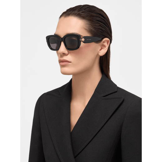 Serpenti Forever 長方形醋酸纖維太陽眼鏡，鏡腳飾以琺瑯蛇頭元素。 904407 image 1