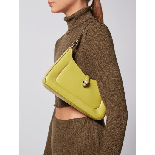 Serpenti Baia small shoulder bag in linden peridot yellowish green Pure karung skin with crystal rose pink nappa leather lining. Captivating snakehead magnetic closure in light gold-plated brass embellished with linden peridot yellowish green enamel. It features light gold-plated brass scales with black onyx eyes; additional zipped top closure. 293744 image 2