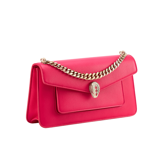 Serpenti East-West Maxi Chain medium shoulder bag in foggy opal grey Metropolitan calf leather with linen agate beige nappa leather lining. Captivating snakehead magnetic closure in gold-plated brass embellished with grey agate scales and red enamel eyes. SEA-1238-MCCL image 2