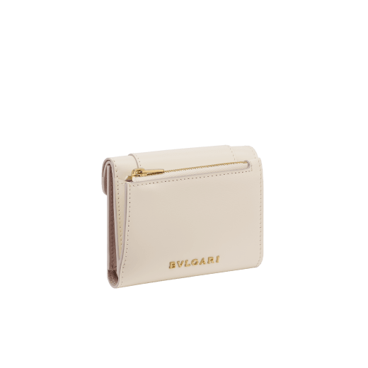 Serpenti Forever chain wallet in light gold Striated calf leather with linen agate nappa leather interior. Captivating snakehead press-button closure in light gold-plated brass embellished with black enamel and light gold-plated brass scales, and black onyx eyes. SEA-SLIM-COMPACT-R image 3