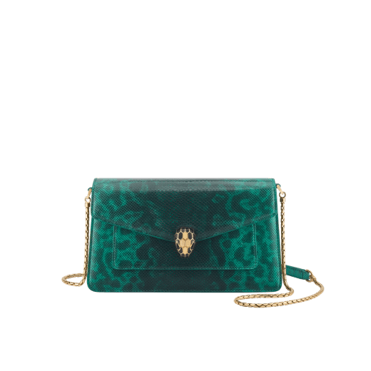Kleine Serpenti Forever Crossbody-Tasche aus glänzendem Smeraldo Prezioso-Karungleder mit Futter aus Smeraldo Prezioso-Nappaleder. Faszinierender Schlangenkopf-Magnetverschluss aus vergoldetem Messing mit Schuppen aus schwarzer Emaille und vergoldetem Messing sowie Augen aus schwarzem Onyx. SEA-001-1345S-ex image 1