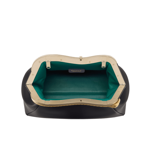 Serpentine medium pouch in black smooth calf leather with emerald green nappa leather lining. Captivating snake body-shaped frame in light gold-plated brass embellished with engraved scales and red enamel eyes on one side and black smooth calf leather insert on the other, and a press button closure. SRN-001-1294M image 3