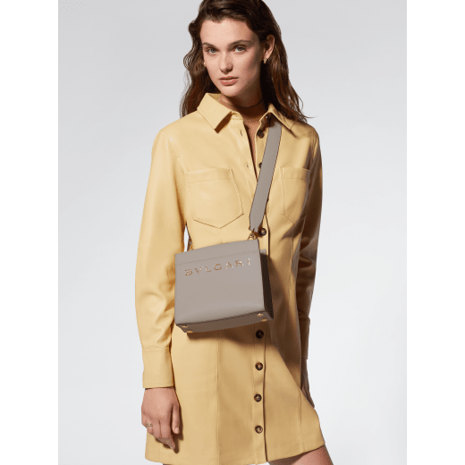 Bulgari Logo small tote bag in foggy opal grey smooth and grained calf leather with linen agate beige grosgrain lining. Iconic Bulgari logo decorative chain in light gold-plated brass, with hook fastening. BVL-1202SCLL image 8