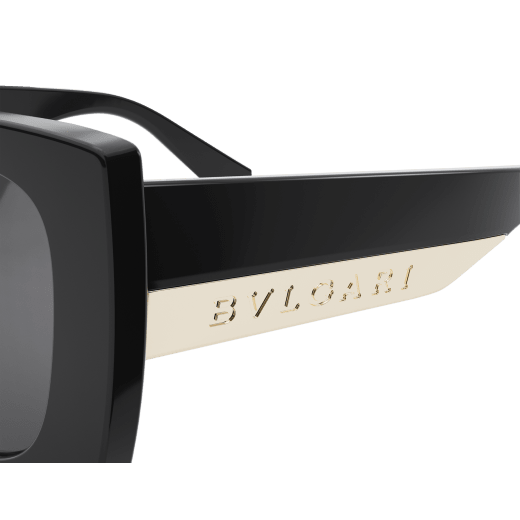 Occhiali da sole Bvlgari Roma con montatura a farfalla in acetato e aste con logo metallico. BV40038I image 3