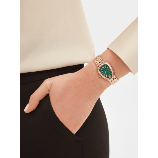 SERPENTI SEDUTTORI Lady Watch. 33 mm rose gold 18kt case and bracelet. 18 kt rose gold bezel and crown set with 1 cab cut pink rubellite. Malachite dial and bracelet with folding clasp. Quartz movement, hours and minutes functions. Water-resistant up to 30 metres. 103273 image 4