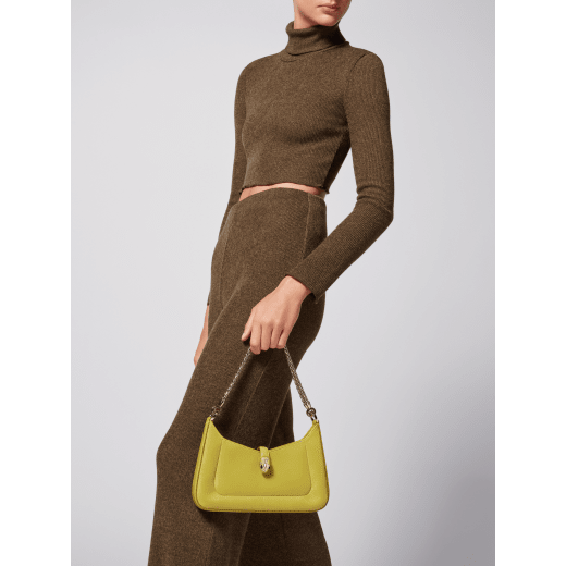 Serpenti Baia small shoulder bag in linden peridot yellowish green Pure karung skin with crystal rose pink nappa leather lining. Captivating snakehead magnetic closure in light gold-plated brass embellished with linden peridot yellowish green enamel. It features light gold-plated brass scales with black onyx eyes; additional zipped top closure. 293744 image 1