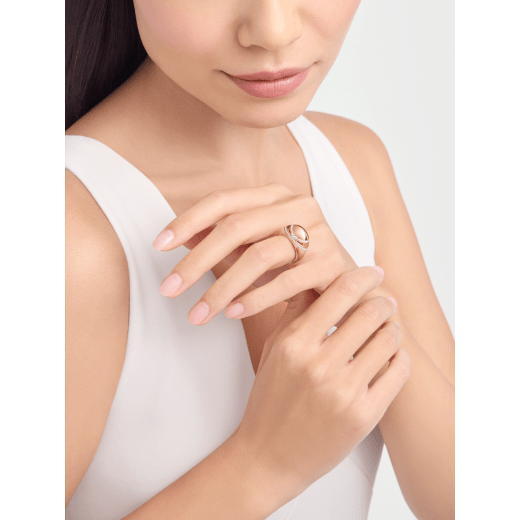 Bvlgari Cabochon 戒指，18K 玫瑰金材質，飾以半密鑲鑽石。 AN860280 image 2