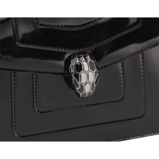 Serpenti Forever small crossbody bag in silver Striated calf leather with foggy opal grey nappa leather lining. Captivating snakehead magnetic closure in light gold-plated brass embellished with brushed grey enamel and light gold-plated brass scales and black onyx eyes. 422-CLc image 5