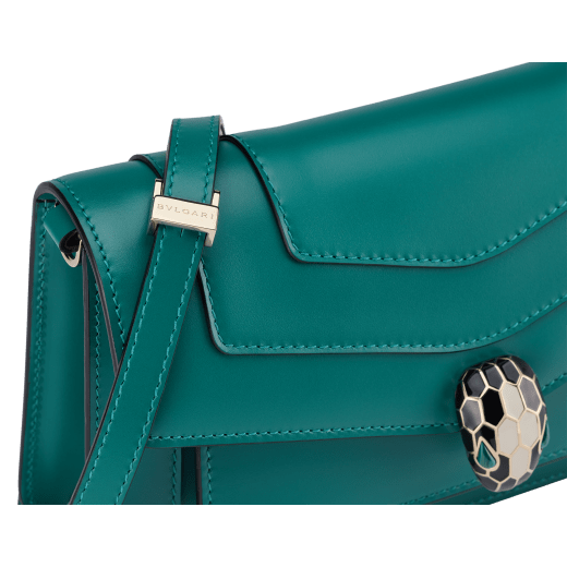 Serpenti Forever East-West small shoulder bag in black calf leather with emerald green grosgrain lining. Captivating snakehead magnetic closure in light gold-plated brass embellished with black and white agate enamel scales, and green malachite eyes. 1237-CL image 5